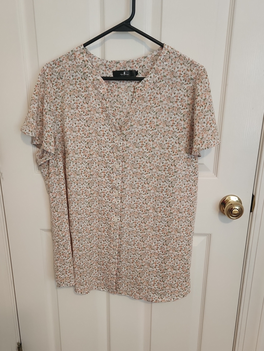 Agnes Orinda Floral Button-Front Blouse in Light Cream